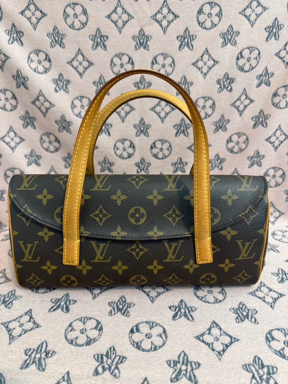 EUC Louis Vuitton Monogram Canvas Baguette Handbag